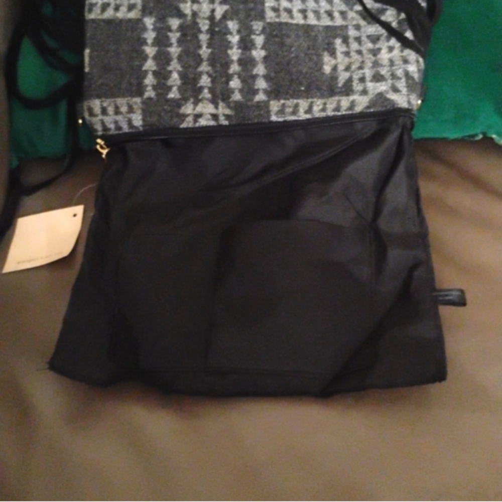 L.I.B. New York Western Boho Multiwear Bag with Fringe NEW - Picture 4 of 6